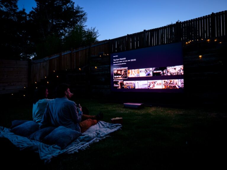 How to Set Up a Movie Night Party at Home